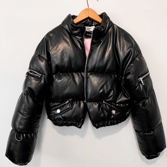 *SOLD* Cropped Black Puffer Jacket - Picture 4 of 8
